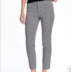 Old navy black and white pixie pants 8 Tall